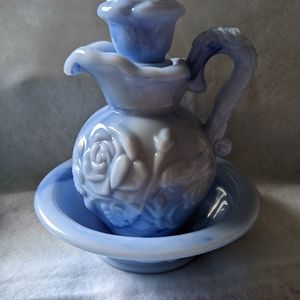 Avon collectible pitcher and basin set (blue, 1978)